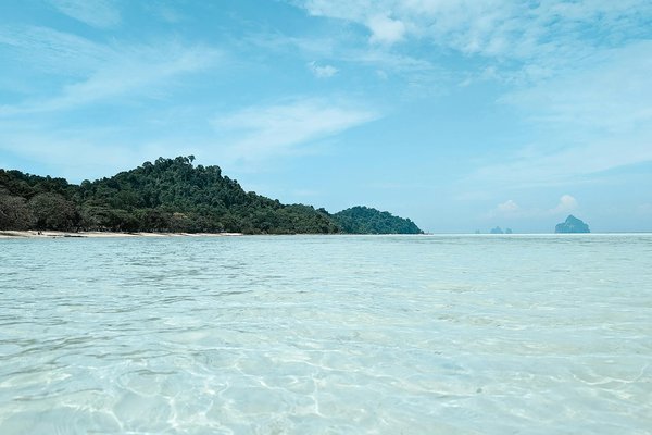 Quels sont les meilleurs itinéraires pour une randonnée dans les montagnes de l'Alpstein, Suisse : conseils et équipements?